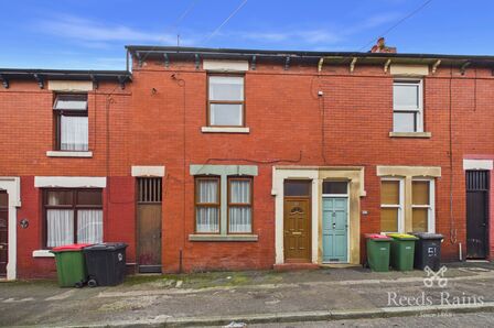 3 bedroom Mid Terrace House for sale