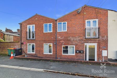2 bedroom Flat for sale
