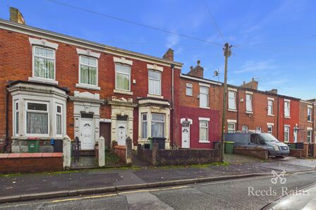 3 bedroom Mid Terrace House to rent