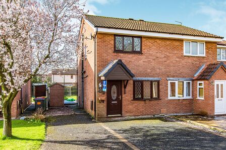 2 bedroom Semi Detached House to rent