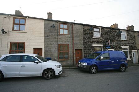 East Parade, 2 bedroom Mid Terrace House to rent, &pound;850 pcm
