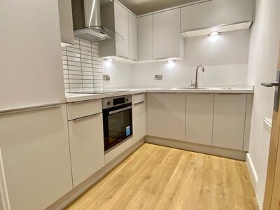 Manchester Road, 2 bedroom Flat to rent, &pound;1,000 pcm