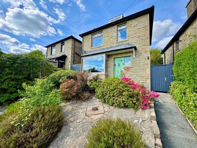 Haslingden Old Road, 3 bedroom Detached House to rent, £1,600 pcm