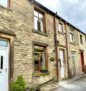 3 bedroom Mid Terrace House for sale
