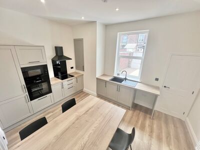 Cornall Street, 3 bedroom Mid Terrace House to rent, £1,300 pcm