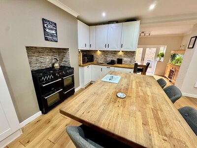 Holcombe Road, 3 bedroom Mid Terrace House for sale, £235,000