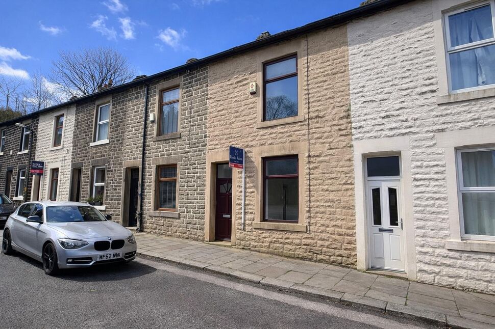 2 bedroom Mid Terrace House for sale