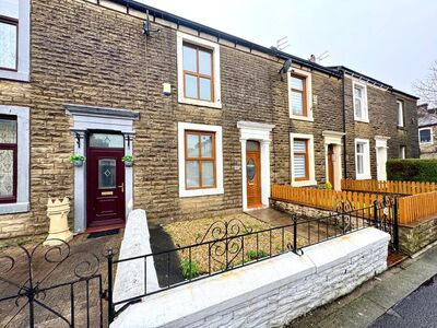 3 bedroom Mid Terrace House to rent