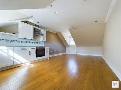 Archway Road, 2 bedroom Flat to rent, &pound;900 pcm