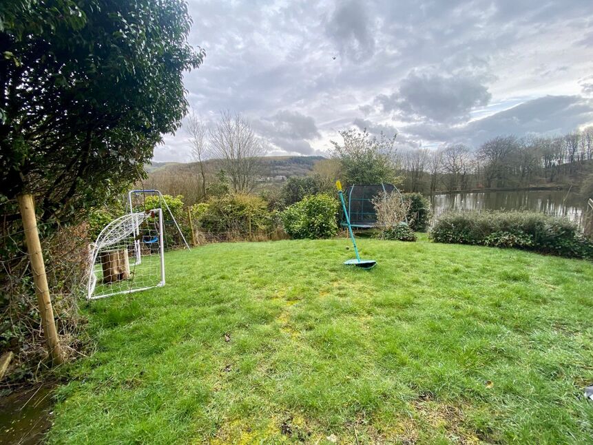 3 bedroom End Terrace House for sale, Holme Terrace, Townsend Fold, BB4