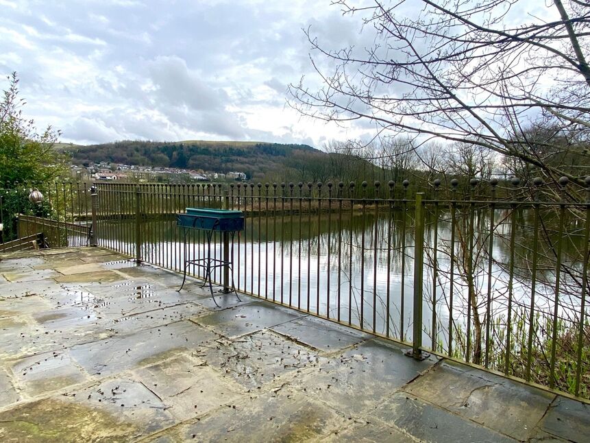 3 bedroom End Terrace House for sale, Holme Terrace, Townsend Fold, BB4