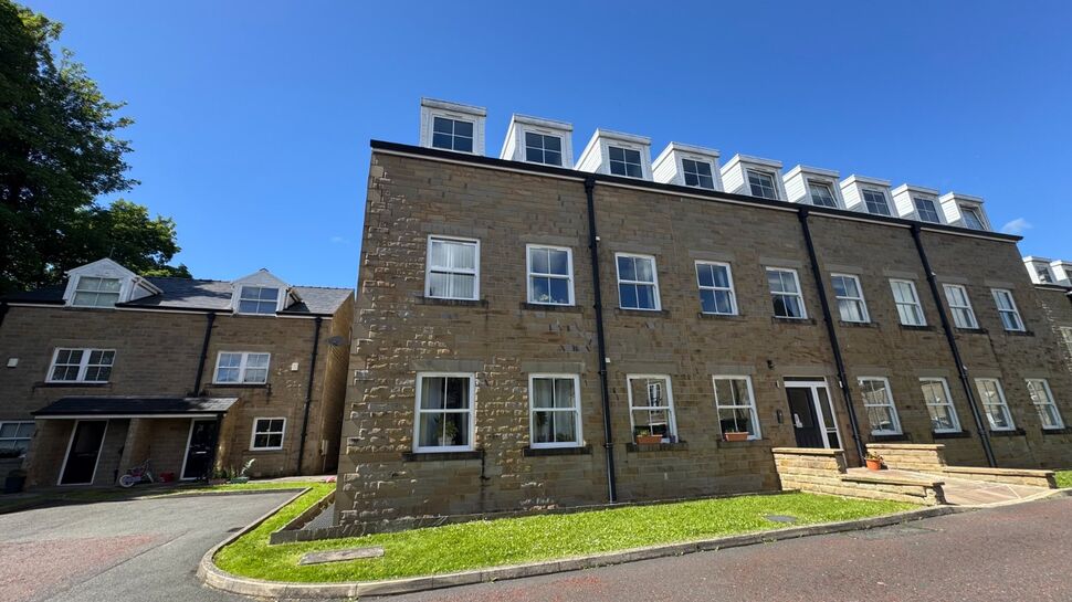 Main image of 2 bedroom Flat for sale, Holly Mount Way, Rossendale, Lancashire, BB4