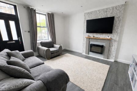 2 bedroom End Terrace House for sale