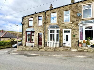 2 bedroom Mid Terrace House for sale