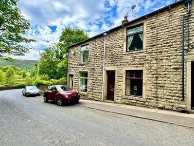 3 bedroom Mid Terrace House for sale