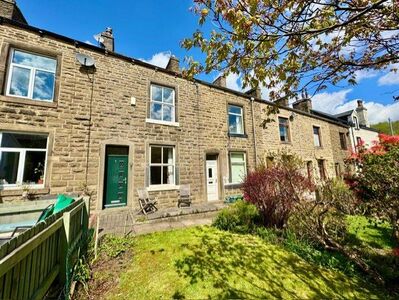 2 bedroom Mid Terrace House for sale