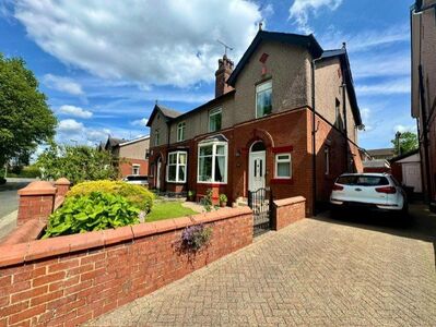 4 bedroom Semi Detached House for sale