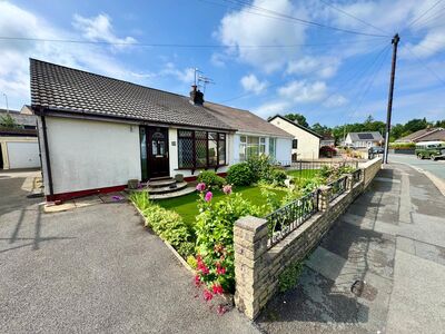 Andrew Avenue, 2 bedroom Semi Detached Bungalow for sale, £235,000