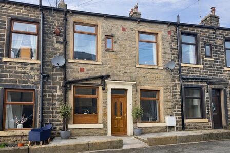 2 bedroom Mid Terrace House for sale