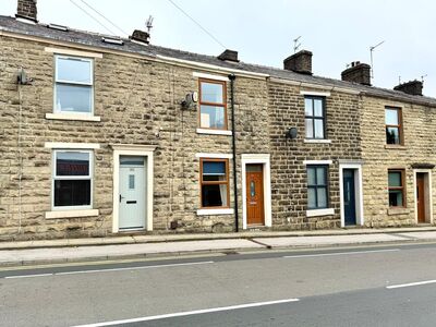 Manchester Road, 2 bedroom Mid Terrace House for sale, £137,500