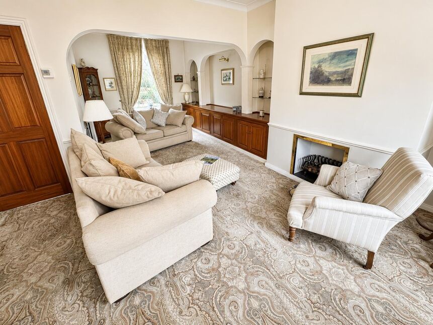 Lounge Dining Area