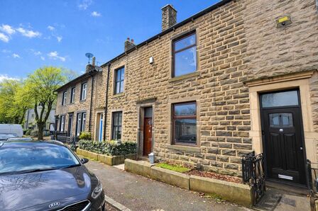 2 bedroom Mid Terrace House for sale