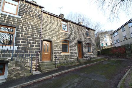 2 bedroom Mid Terrace House for sale