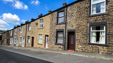 2 bedroom Mid Terrace House for sale