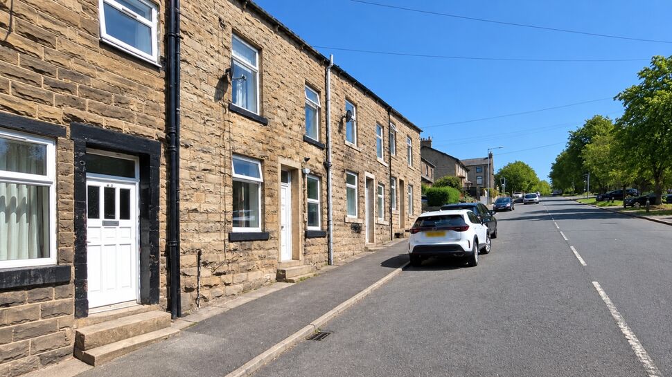 3 bedroom Mid Terrace House for sale