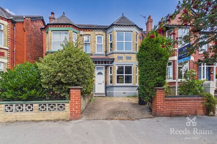 Reddish Road, 3 bedroom Semi Detached House to rent, &pound;1,250 pcm