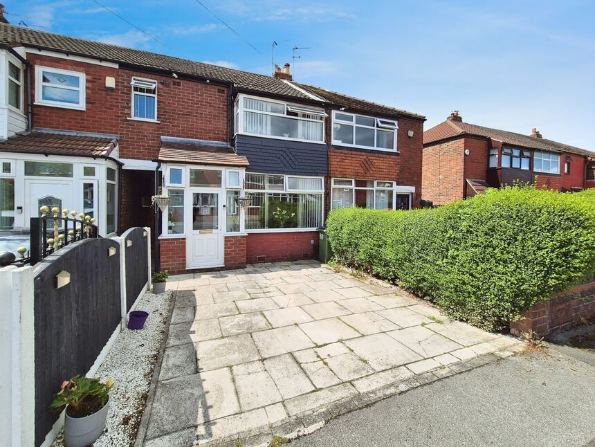 3 bedroom Mid Terrace House for sale