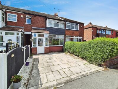 3 bedroom Mid Terrace House for sale