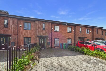 3 bedroom Mid Terrace House for sale
