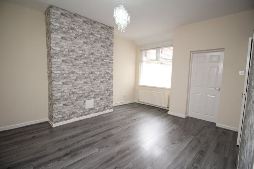 3 bedroom Mid Terrace House for sale, Gorton Lane, Manchester, M18 £