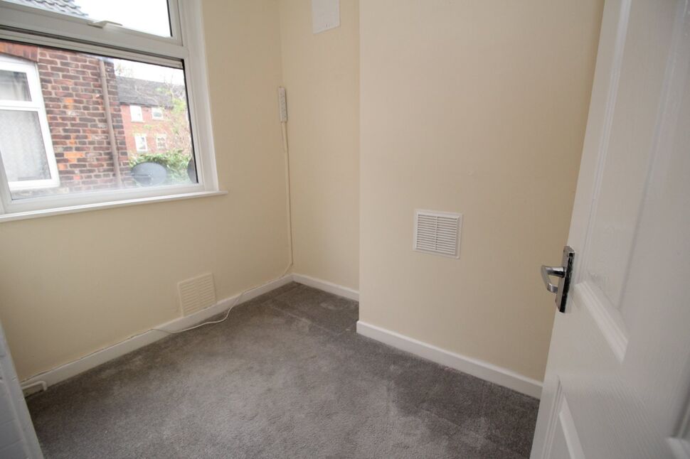 3 bedroom Mid Terrace House for sale, Gorton Lane, Manchester, M18 £