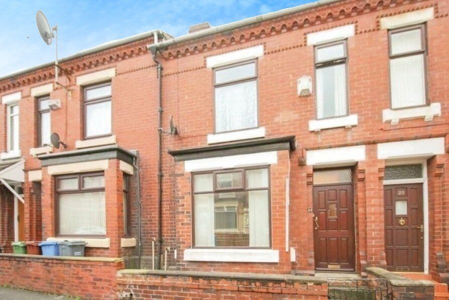 3 bedroom Mid Terrace House to rent, Old Hall Drive, Manchester, M18