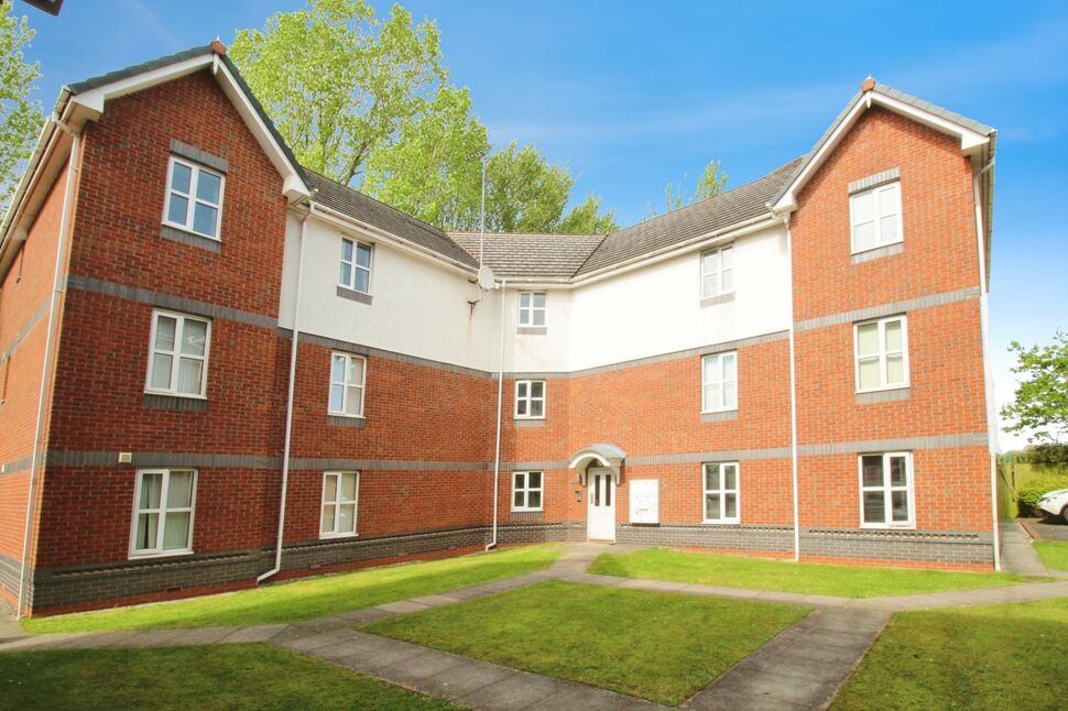 Main image of 2 bedroom  Flat for sale, Cromwell Avenue, Stockport, Greater Manchester, SK5