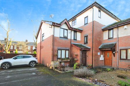 2 bedroom Semi Detached House to rent