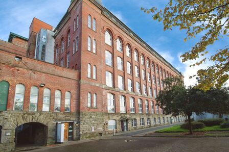 Waterhouse Way, 2 bedroom  Flat for sale, £200,000