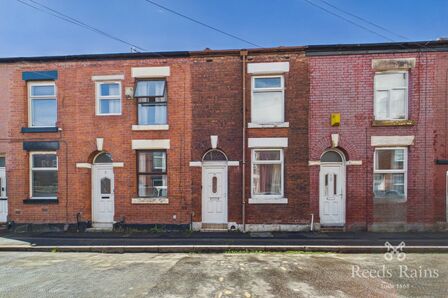 2 bedroom Mid Terrace House for sale