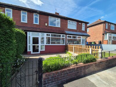 3 bedroom Mid Terrace House for sale