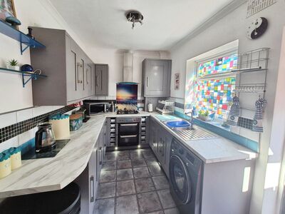 2 bedroom Mid Terrace House for sale