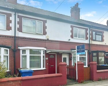 2 bedroom Mid Terrace House for sale