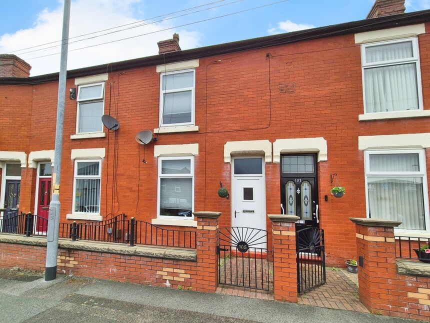 2 bedroom Mid Terrace House for sale