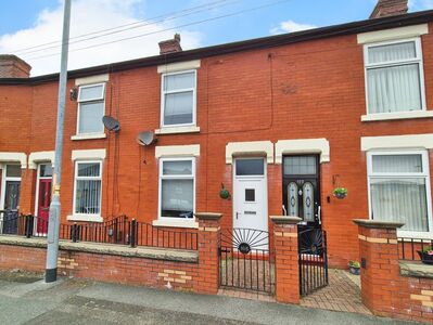 2 bedroom Mid Terrace House for sale