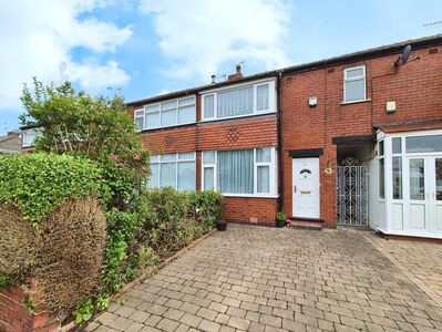 3 bedroom Mid Terrace House for sale