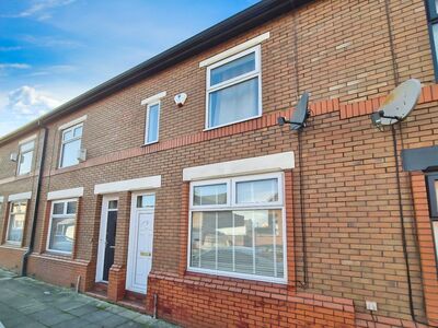 2 bedroom Mid Terrace House to rent