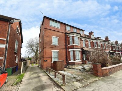 Wellington Road North, 1 bedroom Flat to rent, &pound;895 pcm