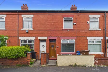 2 bedroom Mid Terrace House for sale