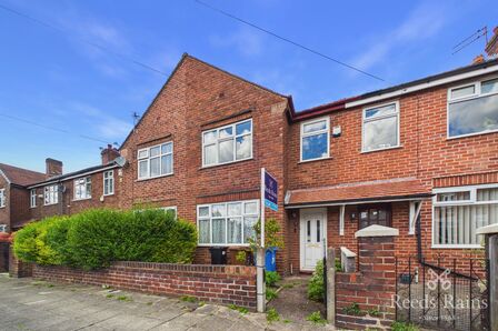 Burnfield Road, 3 bedroom Semi Detached House to rent, &pound;1,150 pcm